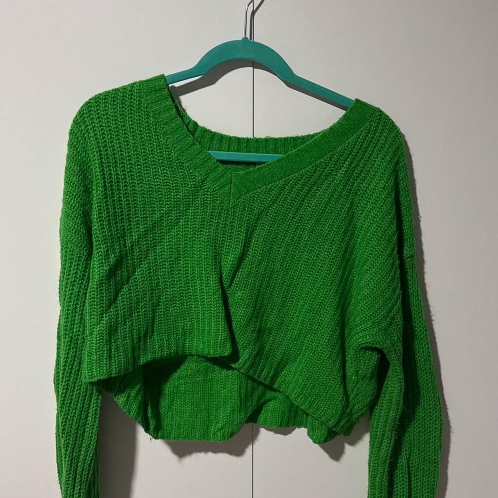 Chic Green V-Neck Sweater for Women